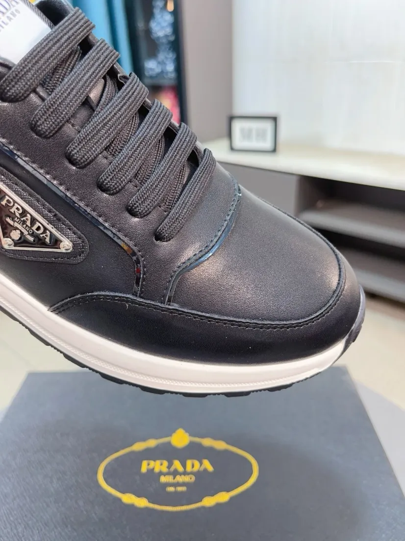 Men's shoes 💰420🌹🌹High-quality new Prada counters are launched simultaneously. The new men's shoes and 😘fabrics are selected from imported mesh and glue-spraying technology. Imported cowhide lining. 👍🏿High-end☄️Open-molded non-slip rubber outsole, exquisite lines, simple and elegant, comfortable and high-end for leisure travel. Code number: 38 to 44